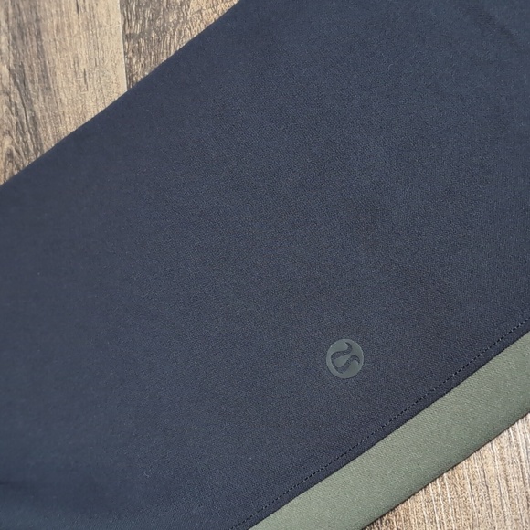 Lululemon On The Fly Pant Woven *Track Stripe Black / Dark Olive | 14 - Picture 9 of 12